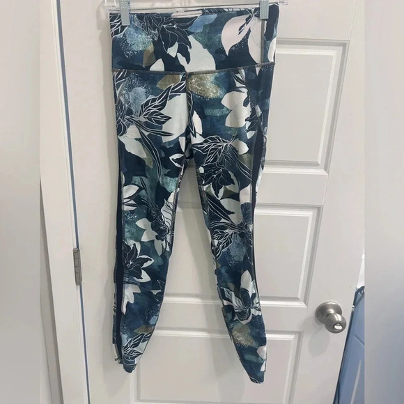 Athleta Pants - ATHLETA floral leggings. Size XS